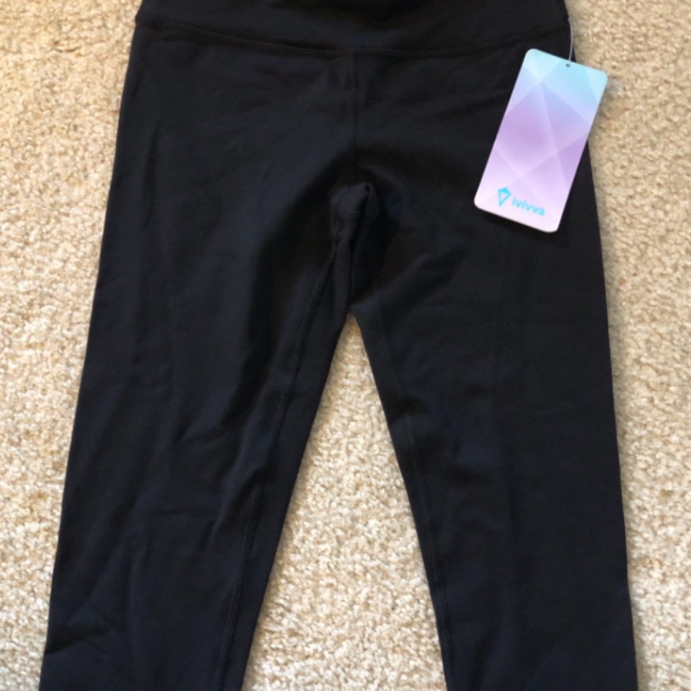 IVIVVA by LULULEMON Rhythmic Crop Girls' Size 12 NEW OLD STOCK